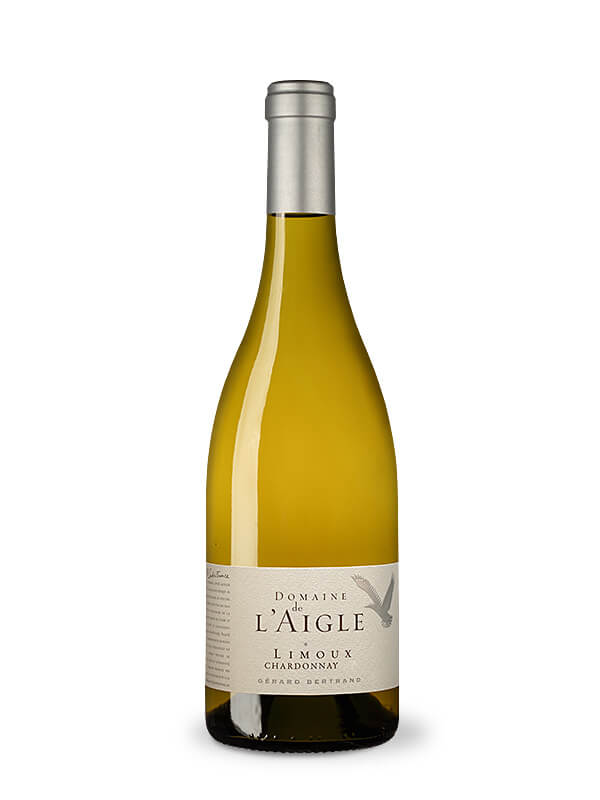 Kiste mit großen Weißweinen